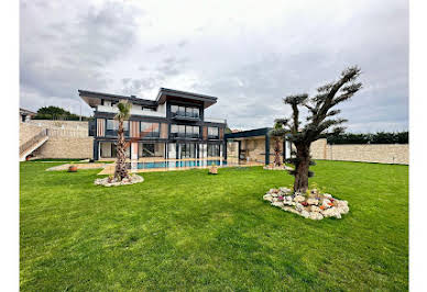 House with pool and terrace 3