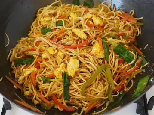 Egg Hakka Noodles