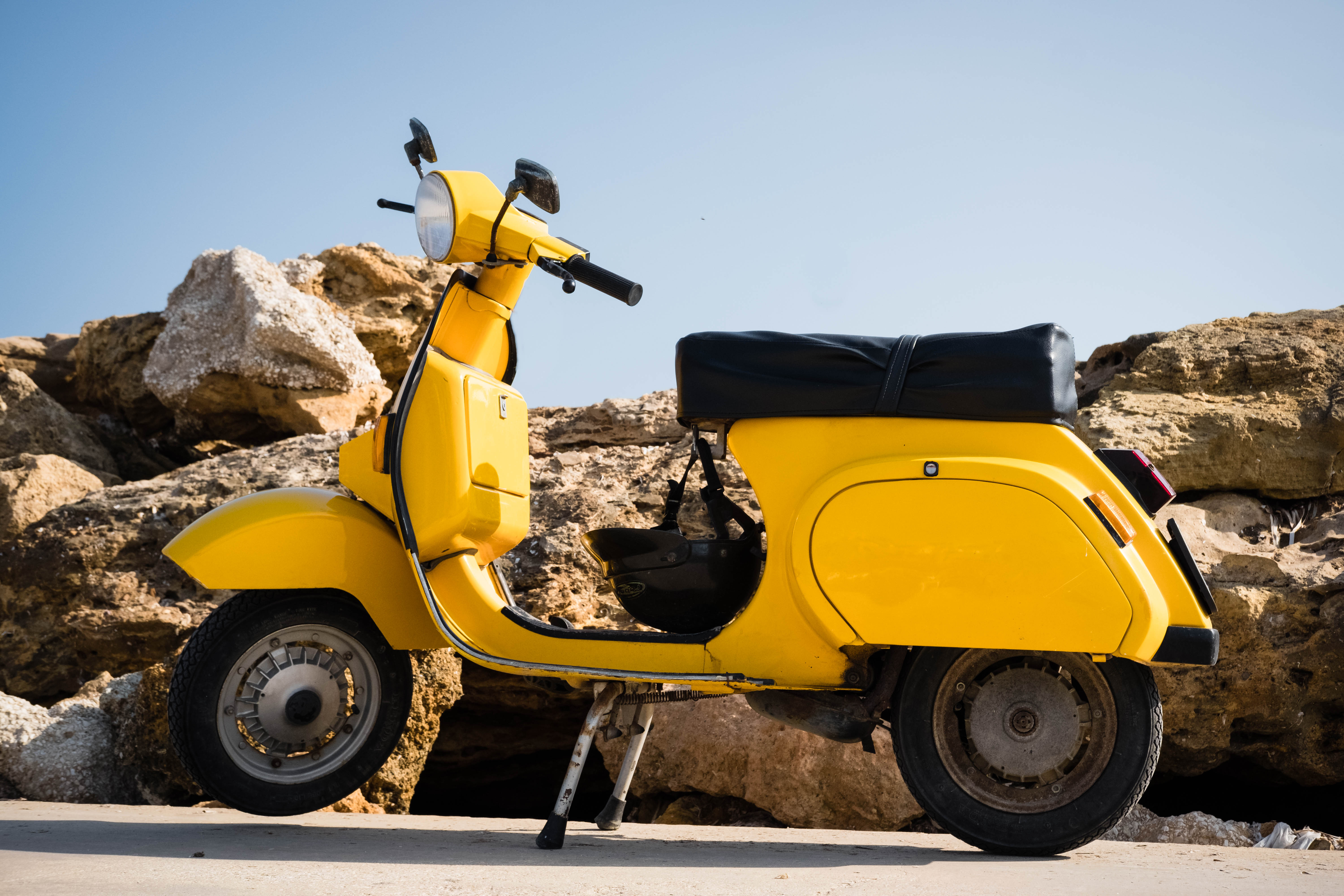 Giallo è il colore della vespa di alessandro_termini