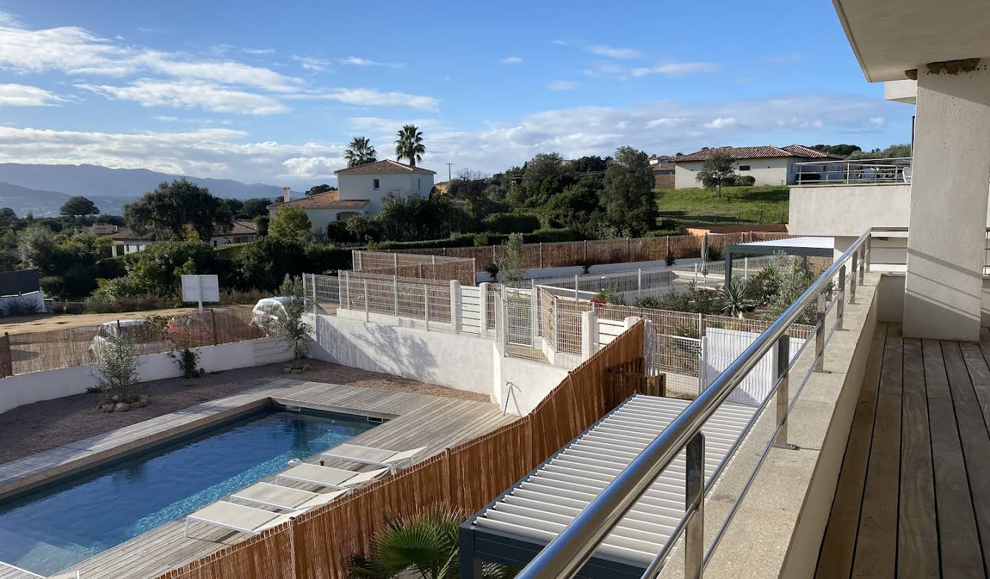 Appartement contemporain avec terrasse et piscine Porticcio