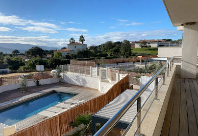 Appartement contemporain avec terrasse et piscine 1