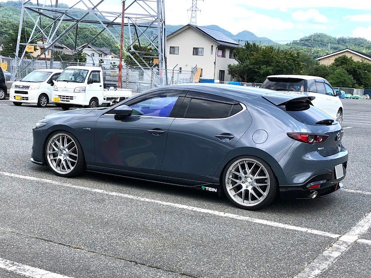 MAZDA3のマツダ3ファストバック・腰痛治したい・洗車したい😩に関するカスタム事例の投稿画像2枚目