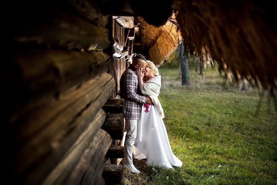 結婚式の写真家Dariusz Łuka (dariuszluka)。2019 10月22日の写真