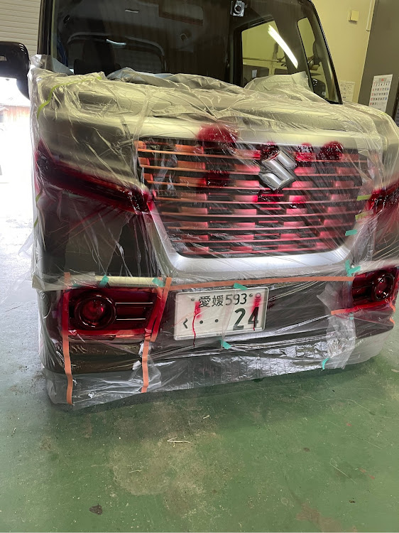 スペーシアカスタムのスペーシアカスタムMK53S・いつもイイネ、コメントありがとうございます🎵・グリル塗装・キャンディーレッド塗装に関するカスタム事例の投稿画像6枚目