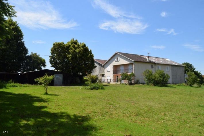 Vente maison 13 pièces 218 m² à Verteuil-sur-Charente (16510), 180 850 €