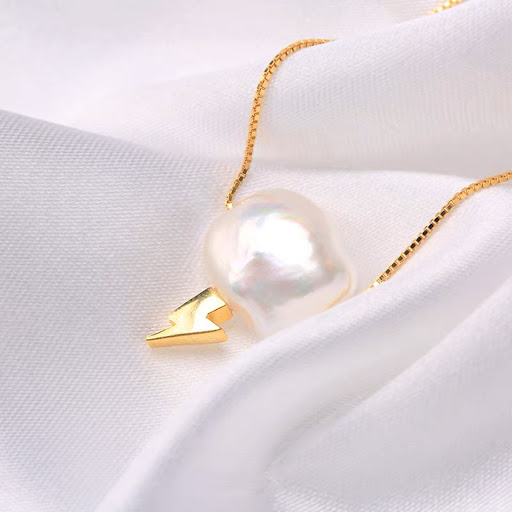 Title 5, Natural Freshwater Pearl Cloud Baroque Clavicle...