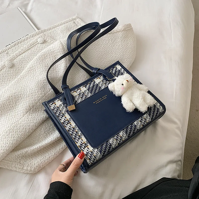 Bolsa Feminina Pequena Bolsa de Ombro Única Tote Bolsa Quadrada Pequena Versátil Para Todas as Ocasiões Design Moderno e Prático.