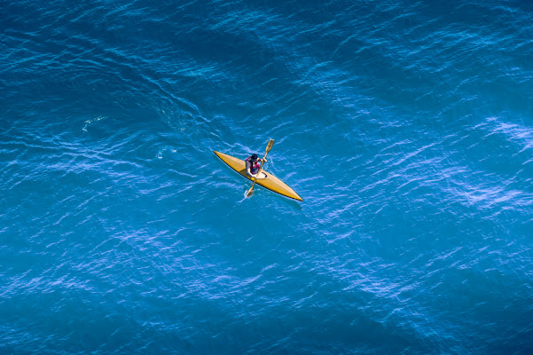 Canoa al largo di gnuc