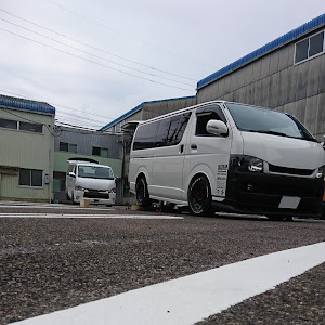 ハイエースバン TRH200V