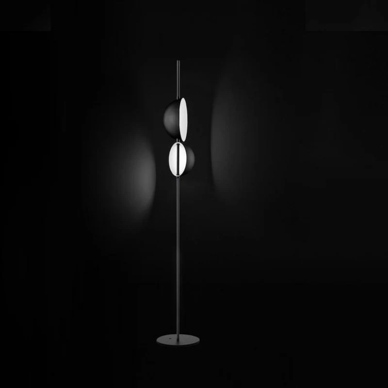 Gouden vloerlamp voor woonkamer of slaapkamer, dubbele kop, staande lamp voor stijlvolle en functionele verlichting in huis.