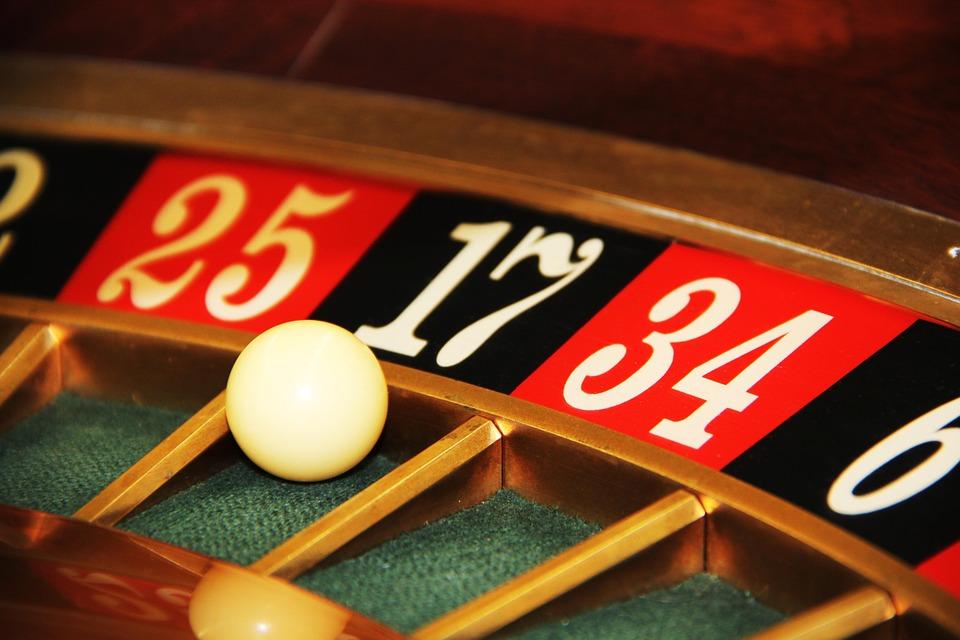 Imagen que contiene ruleta, objeto, interior, tabla

Descripción generada automáticamente