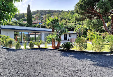 Villa avec piscine et terrasse 16