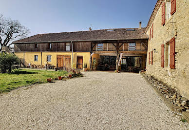 Maison avec terrasse 1