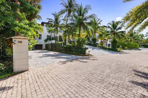 Modern villa entrance with palm trees in this luxury house for sale in Delray Beach ($49,900,000 - 1,407 m²)