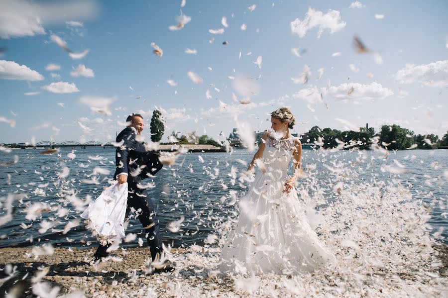 Wedding photographer Reinis Melioranskis (fotoreinis). Photo of 17 April 2015