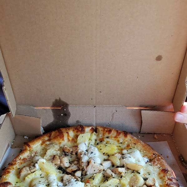 White pizza with chicken and pineapple