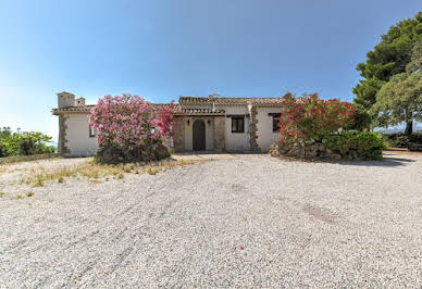 Villa avec piscine et terrasse 10