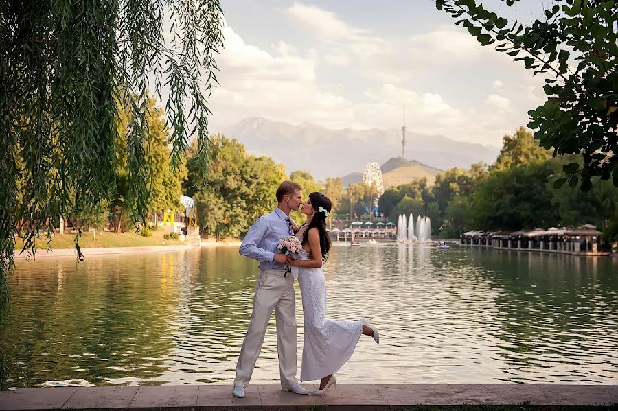 Fotógrafo de casamento Vladimir Amangaliev (pavv). Foto de 29 de novembro 2015