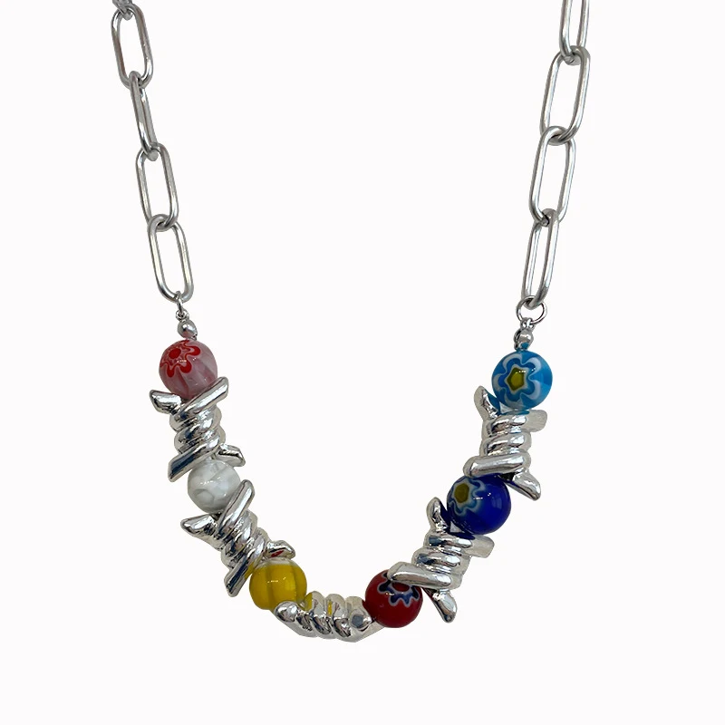 Collier en verre design épine Niche, pour femme, élégant et unique, parfait pour toutes les occasions, un cadeau idéal.