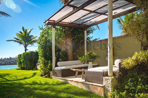 House with pool and garden 4