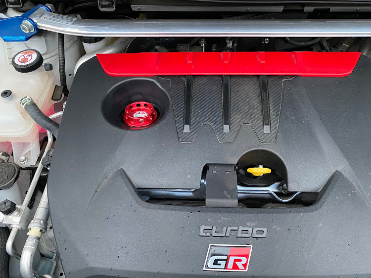 GRヤリスのKuhl Racing・真正面ショット・２月も宜しくお願いします・令和6年能登半島地震により被災された皆様に心よりお見舞い申し上げます。に関するカスタム事例の投稿画像2枚目
