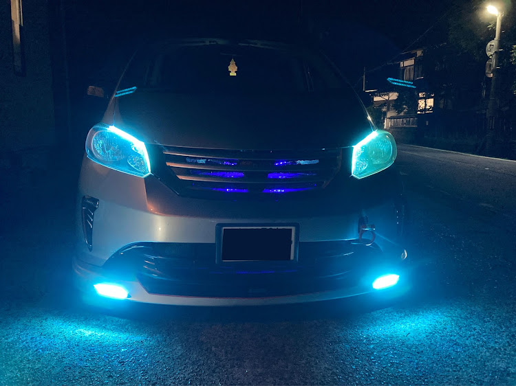 フリードのフロントスポイラー取り付けに関するカスタム事例の投稿画像2枚目