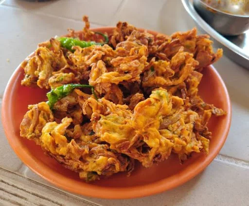 Onion Pakoda Plate