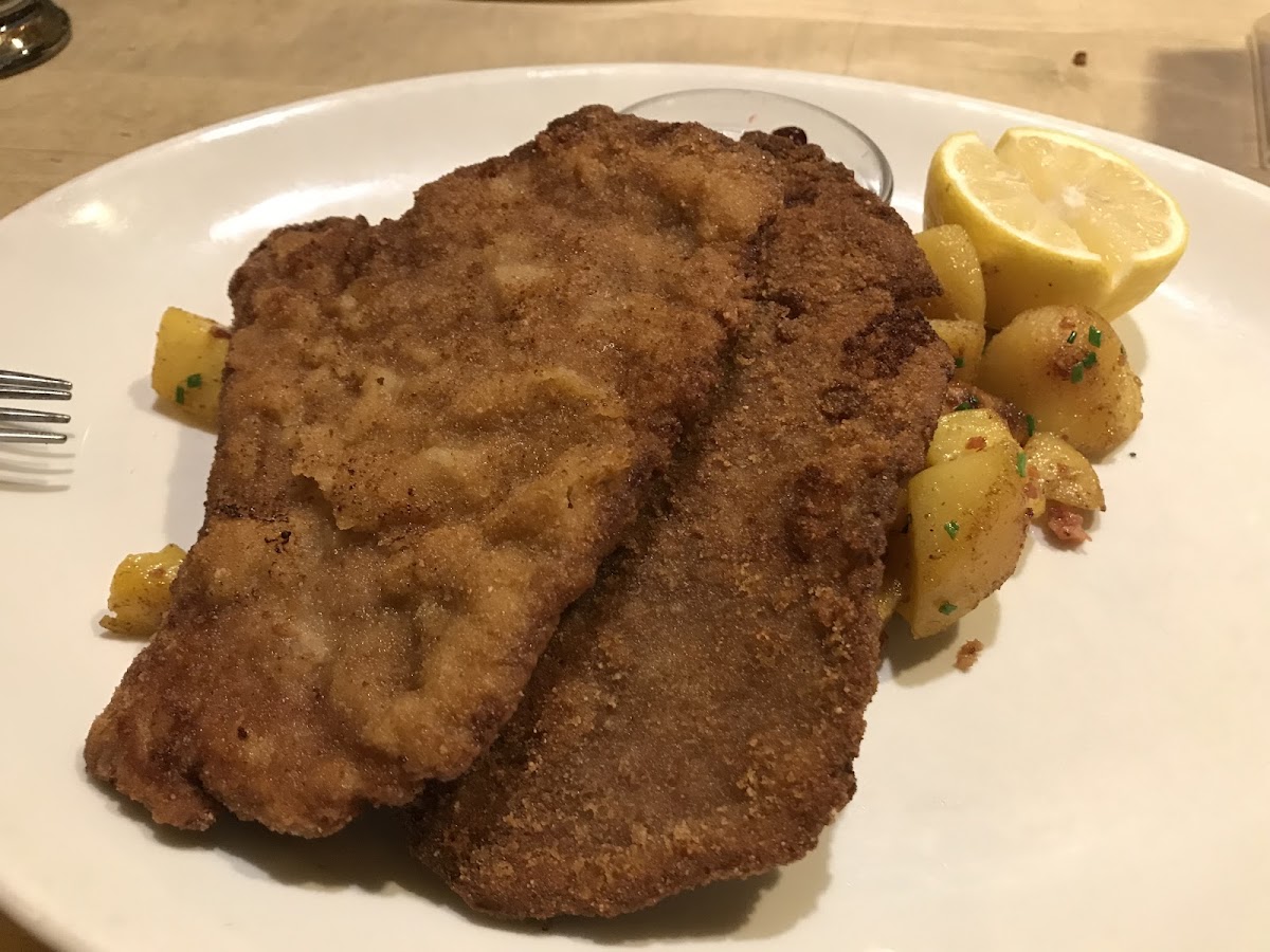 Gf schnitzel with potatoes