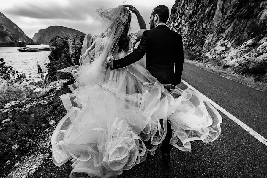 Wedding photographer Laurentiu Nica (laurentiunica). Photo of 17 October 2018