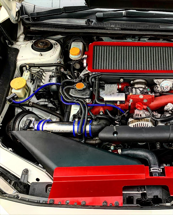 WRX STIのフルバケットシート・Defi追加メーター・シフトブーツ・サイドブレーキブーツ・エアクリーナー交換に関するカスタム事例の投稿画像2枚目