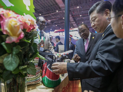 President Uhuru Kenyatta with his Chinese counterpart Xi Jinping tour a stand during the International Import Expo in Shanghai, November 5, 2018. /PSCU