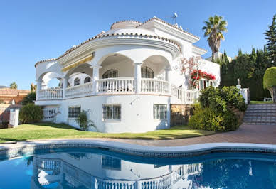 Property with pool 4