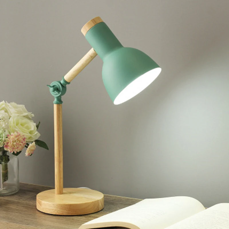 Prosta nordycka lampka nocna do sypialni z ochroną oczu. Przyjemne, delikatne światło i stylowy design zapewniają komfort i dobry sen.