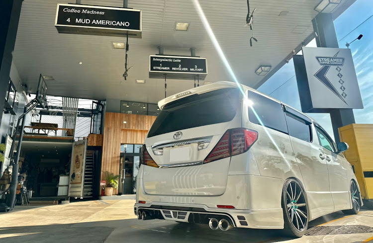 アルファードの2023ベストショット9月・大阪・カフェ・ドライブ・9月にエントリーに関するカスタム事例の投稿画像1枚目
