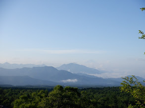 金ヶ岳（右奥に富士山）