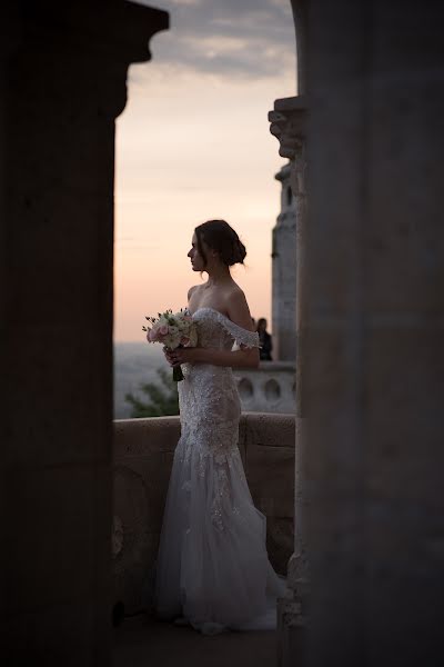 Fotógrafo de casamento Oleksandr Dikhtiar (weddingtrip). Foto de 1 de novembro 2022