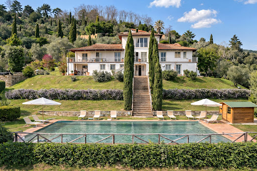 Villa with pool 1