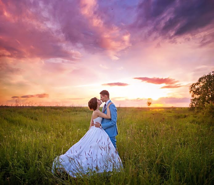 Fotógrafo de bodas Lena Astafeva (tigrdi). Foto del 14 de junio 2016