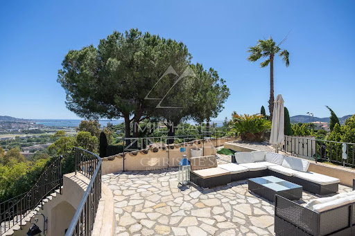 Seaside villa with pool 4