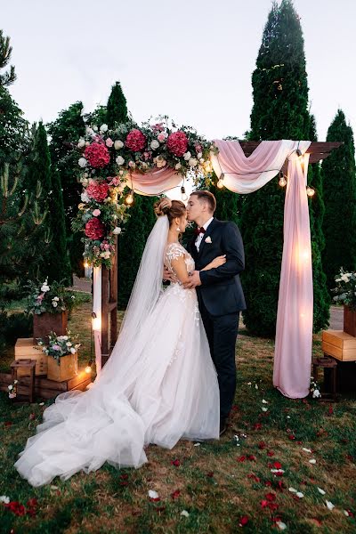 Wedding photographer Olya Bezhkova (bezhkova). Photo of 12 July 2018