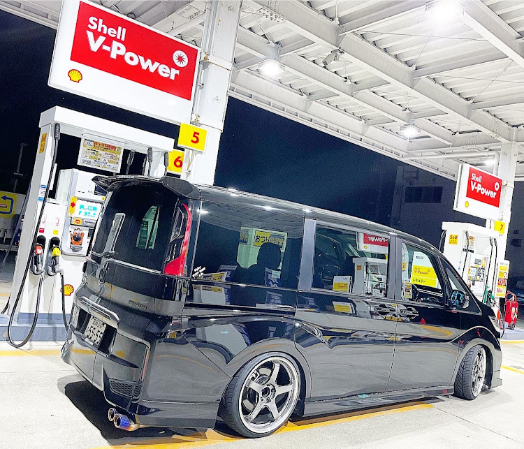 ステップワゴンのADVAN Racing GT BEYOND・NITTO NEOﾃｸGEN・ガソスタは映える・ポートレート撮影・みんなでつくろうホイール図鑑に関するカスタム事例の投稿画像2枚目