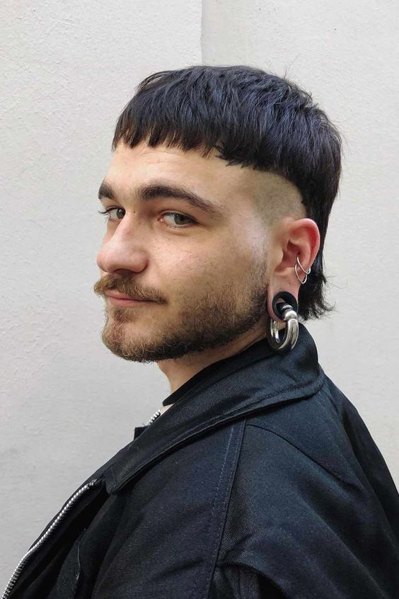 Another picture of a guy rocking the burst fae mullet  with bangs