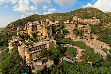 top-monsoon-getaways-delhi-Neemrana_Rajasthan