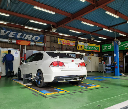 シビックタイプr Fd2の右斜め前写真展 シビック タイプr Fd2 アライメント調整 タイヤセレクト北本店に関するカスタム メンテナンスの投稿画像 車 のカスタム情報はcartune