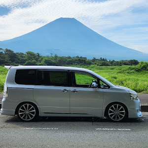 ヴォクシー ZRR75W