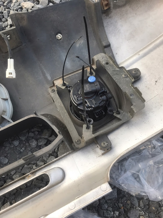 AZ-オフロードのjm23w・フォグユニット交換に関するカスタム事例の投稿画像5枚目
