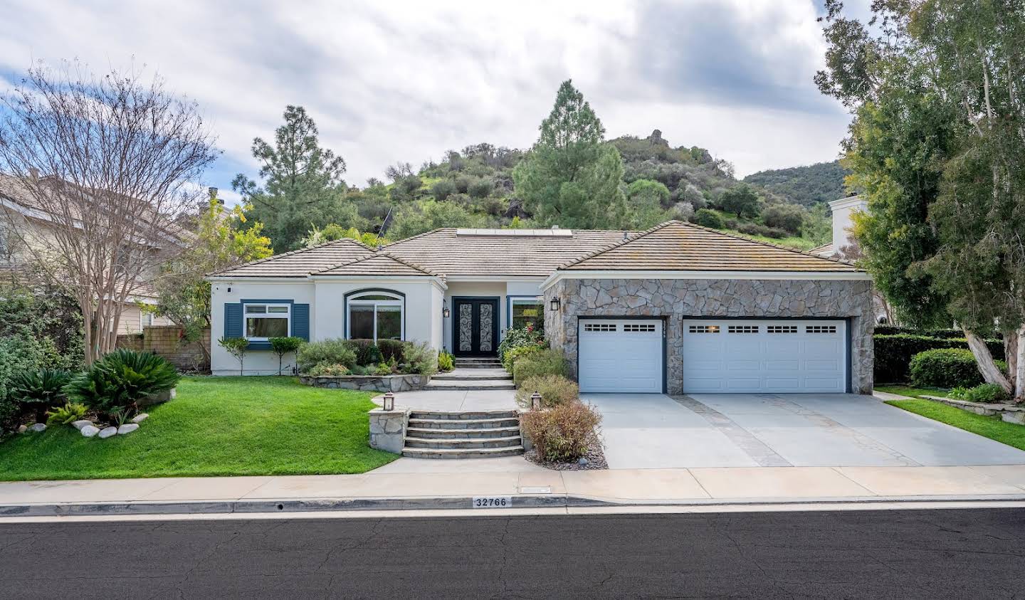 House with pool Westlake Village