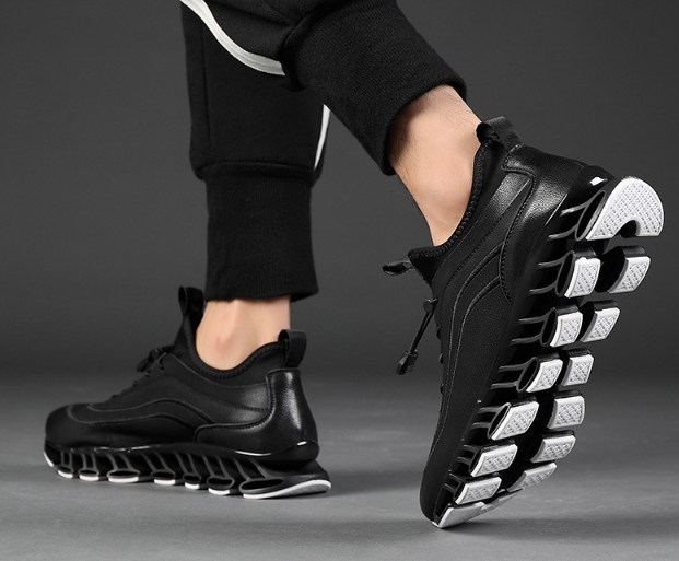 Chaussures de course sport avec lame en cuir. Confort exceptionnel et performance optimisée. Design élégant et durable pour une course parfaite.