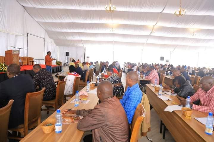 Narok Governor Patrick Ole Ntutu addresses Maa leaders in Naivasha on November 3.