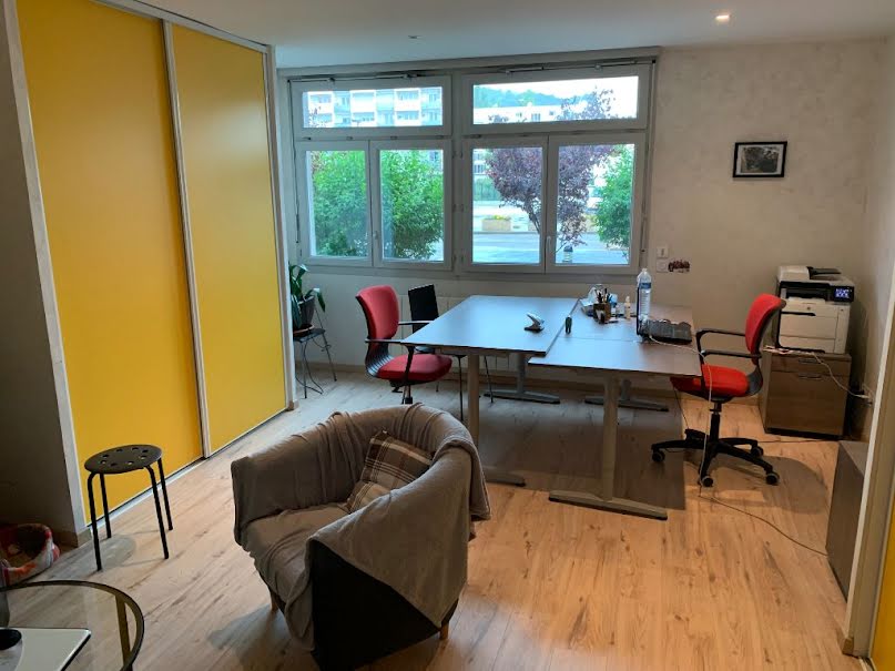 Location  locaux professionnels  32 m² à Saint-Maurice-de-Beynost (01700), 600 €